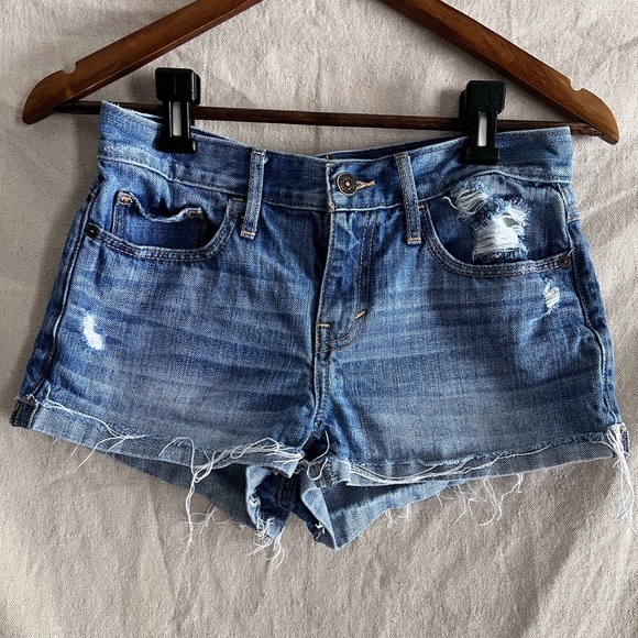 Abercrombie & Fitch Pants - Abercrombie & Fitch Distressed Shorts​